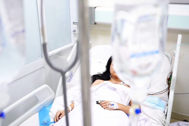 2 cô gái nói về quyết định nhảy từ cửa sổ tầng 3 xuống đất để thoát nạn chỉ sau một câu nói- Ảnh 1.