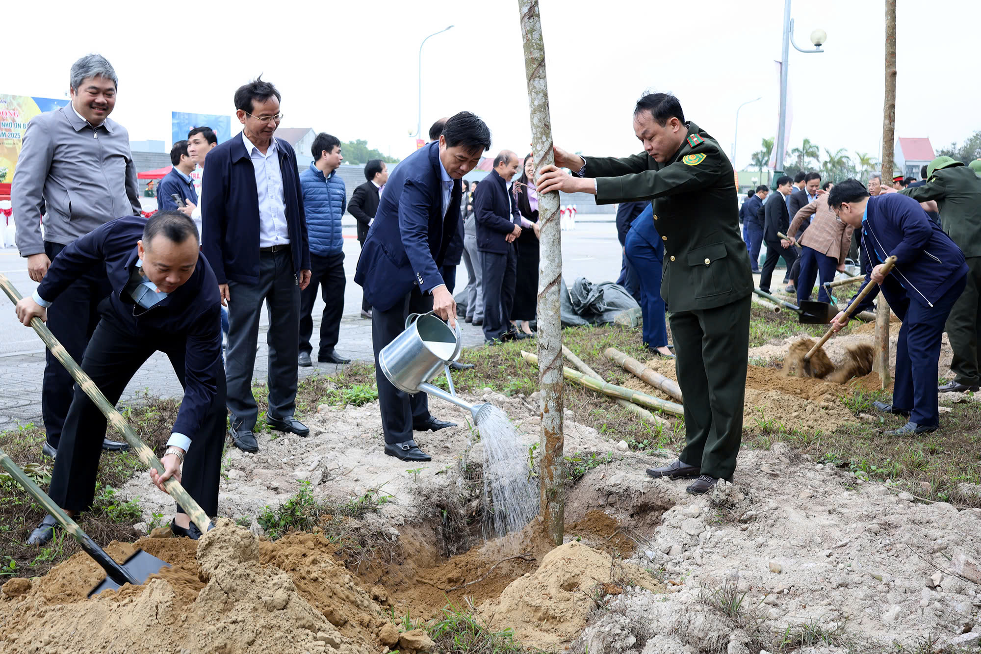 Nghệ An: Lễ phát động "Tết trồng cây đời đời nhớ ơn Bác Hồ" Xuân Ất Tỵ năm 2025- Ảnh 7.