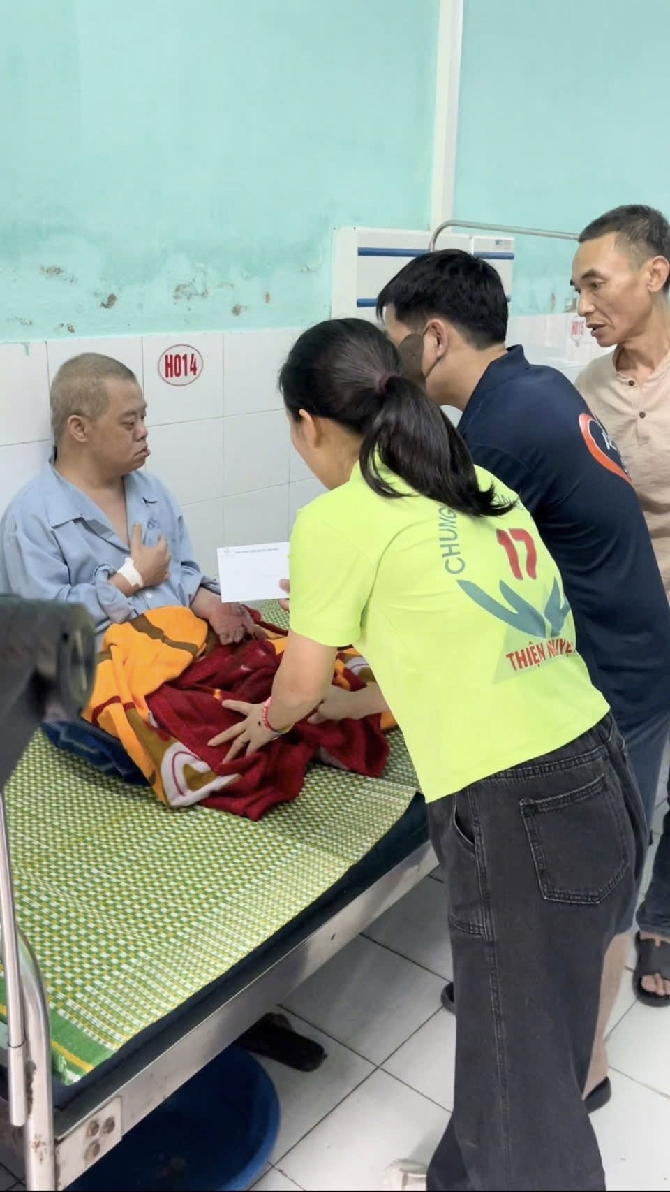 Thái Bình: Trao quà cho bệnh nhân có hoàn cảnh khó khăn- Ảnh 2. Thái Bình: Trao quà cho bệnh nhân có hoàn cảnh khó khăn- Ảnh 2.