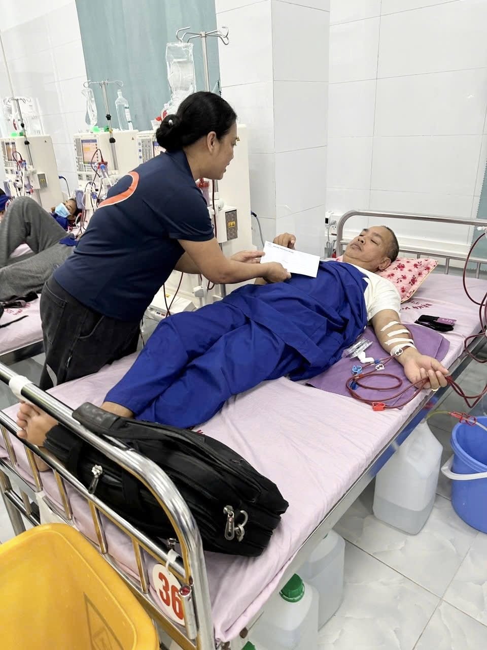 Thái Bình: Trao quà cho bệnh nhân có hoàn cảnh khó khăn- Ảnh 3. Thái Bình: Trao quà cho bệnh nhân có hoàn cảnh khó khăn- Ảnh 3.