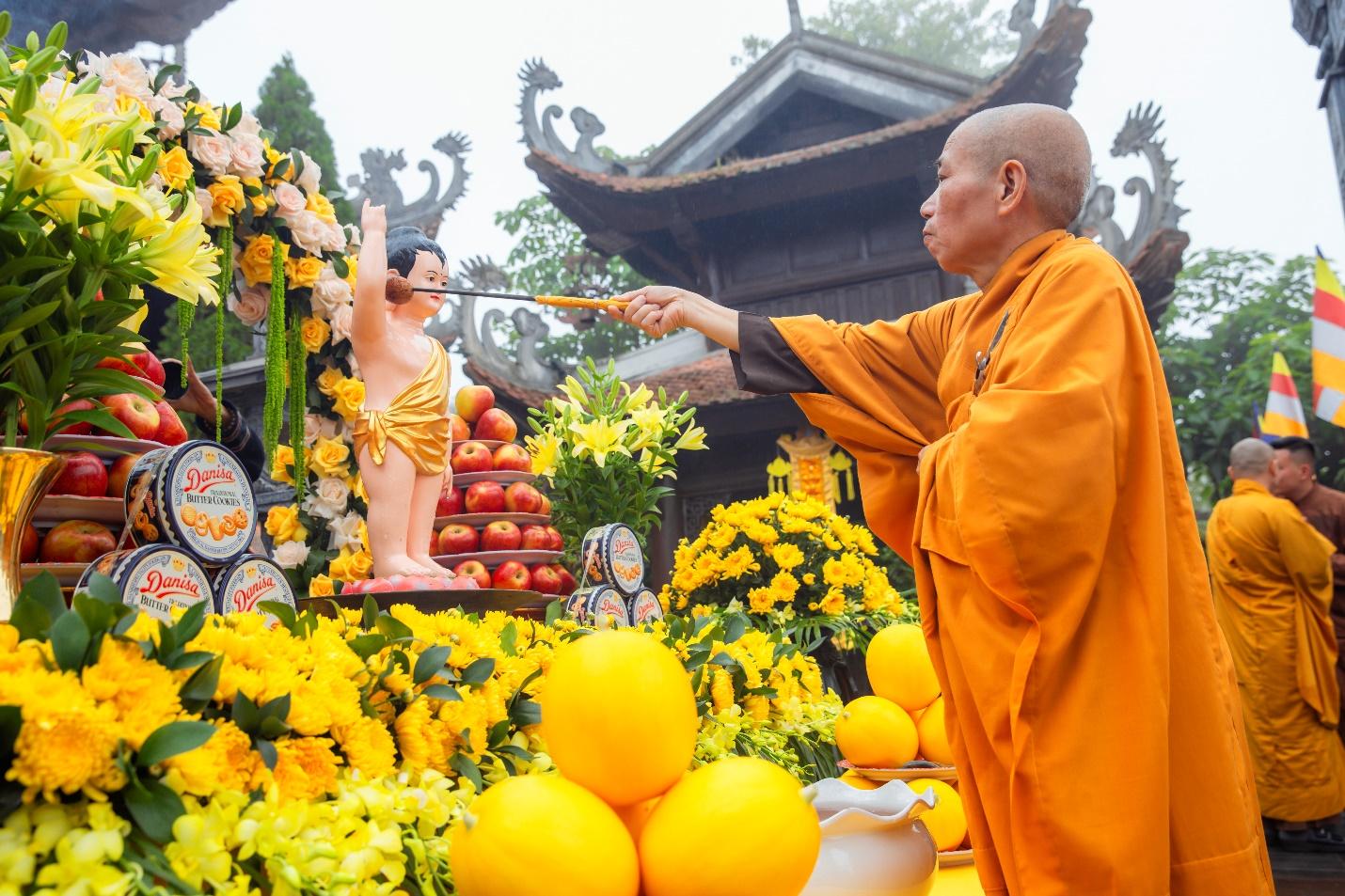 Phật tử hành hương về đỉnh thiêng Fansipan dịp lễ Phật đản 2025- Ảnh 3. Phật tử hành hương về đỉnh thiêng Fansipan dịp lễ Phật đản 2025- Ảnh 3.
