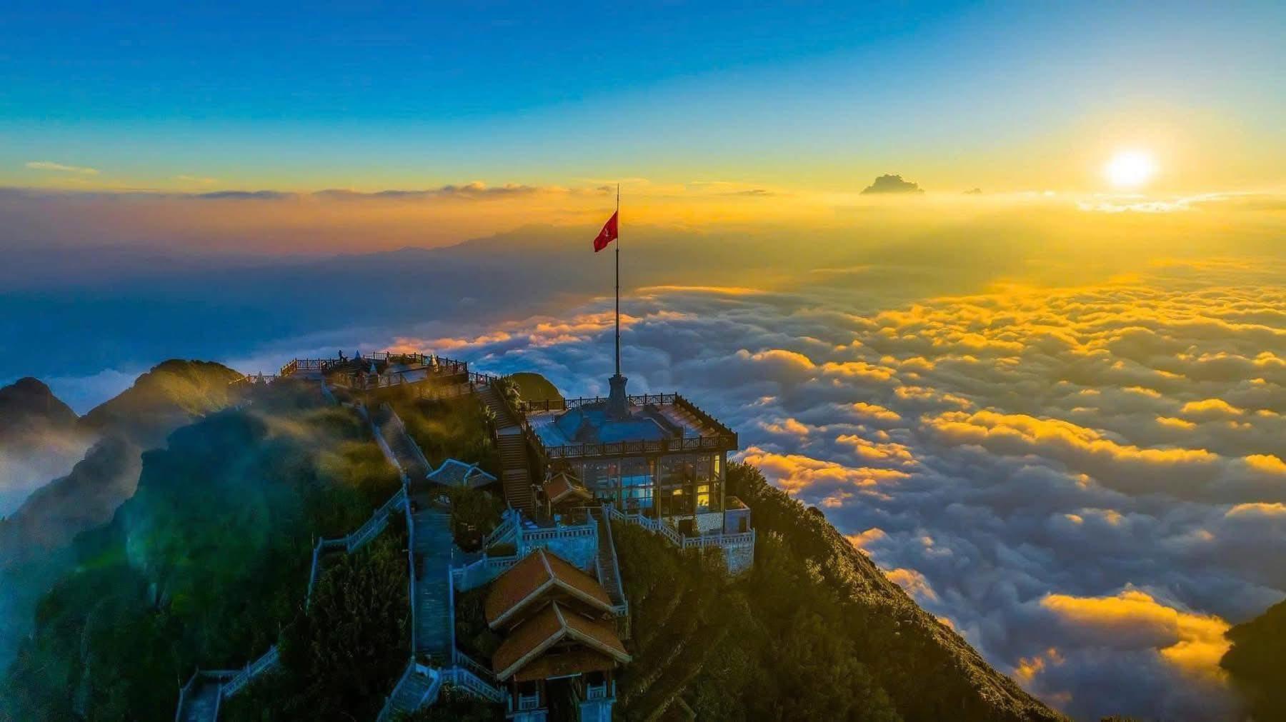 Phật tử hành hương về đỉnh thiêng Fansipan dịp lễ Phật đản 2025- Ảnh 9. Phật tử hành hương về đỉnh thiêng Fansipan dịp lễ Phật đản 2025- Ảnh 9.