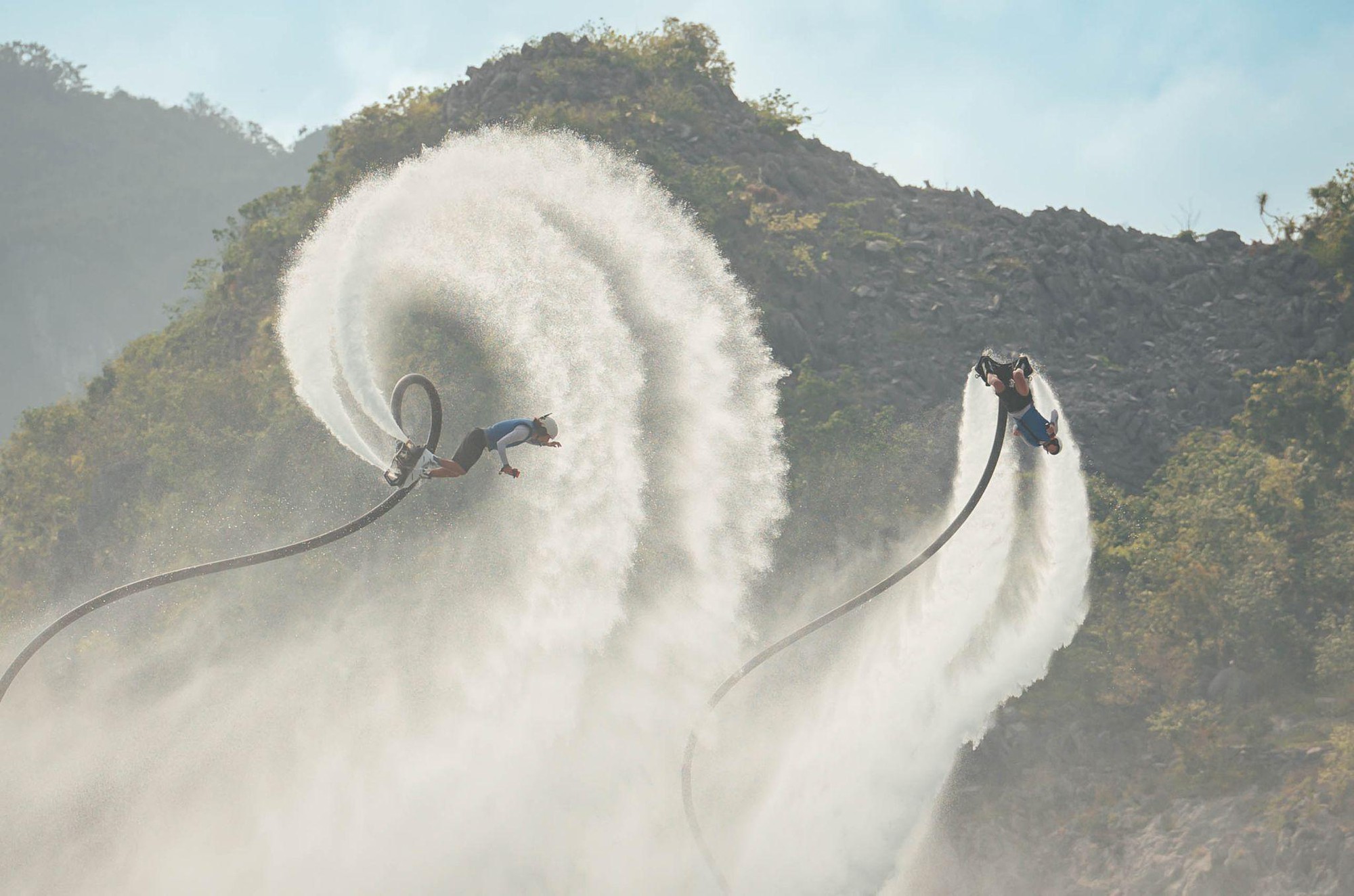 Xem show diễn Jetski bắn pháo hoa có đội hình lớn nhất thế giới tại Cát Bà với giá ưu đãi đến 45%- Ảnh 3. Xem show diễn Jetski bắn pháo hoa có đội hình lớn nhất thế giới tại Cát Bà với giá ưu đãi đến 45%- Ảnh 3.