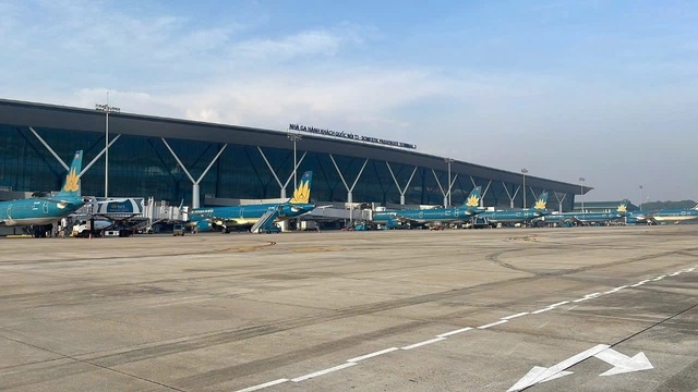 Nhà ga T3 Tân Sơn Nhất phục vụ số chuyến bay kỷ lục- Ảnh 1. Nhà ga T3 Tân Sơn Nhất phục vụ số chuyến bay kỷ lục- Ảnh 1.