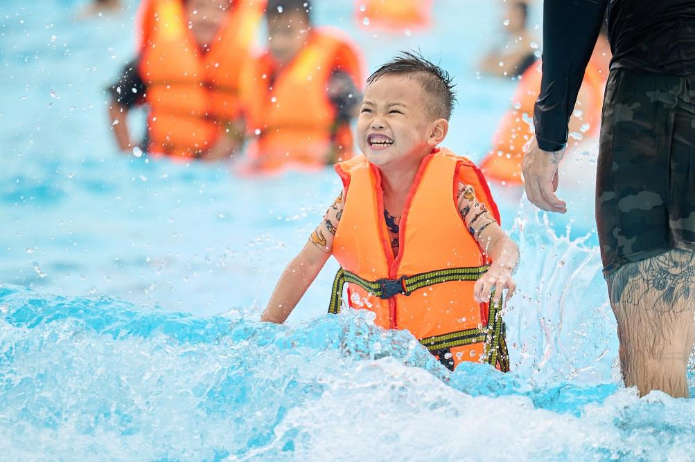 Hàng ngàn du khách nô nức đến Sun World Ha Nam - thiên đường “giải nhiệt” mới tại miền Bắc- Ảnh 8. Hàng ngàn du khách nô nức đến Sun World Ha Nam - thiên đường “giải nhiệt” mới tại miền Bắc- Ảnh 8.