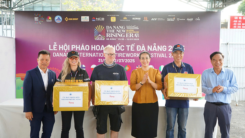 Lễ hội Pháo hoa quốc tế Đà Nẵng 2025 tiên phong ứng dụng công nghệ Sky AR- Ảnh 2. 27-5 THAM PHAO HOA 1