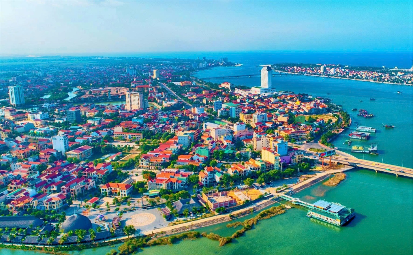 Dòng vốn tỷ đô khởi động làn sóng bất động sản mới tại Quảng Bình- Ảnh 1. Dòng vốn tỷ đô khởi động làn sóng bất động sản mới tại Quảng Bình- Ảnh 1.