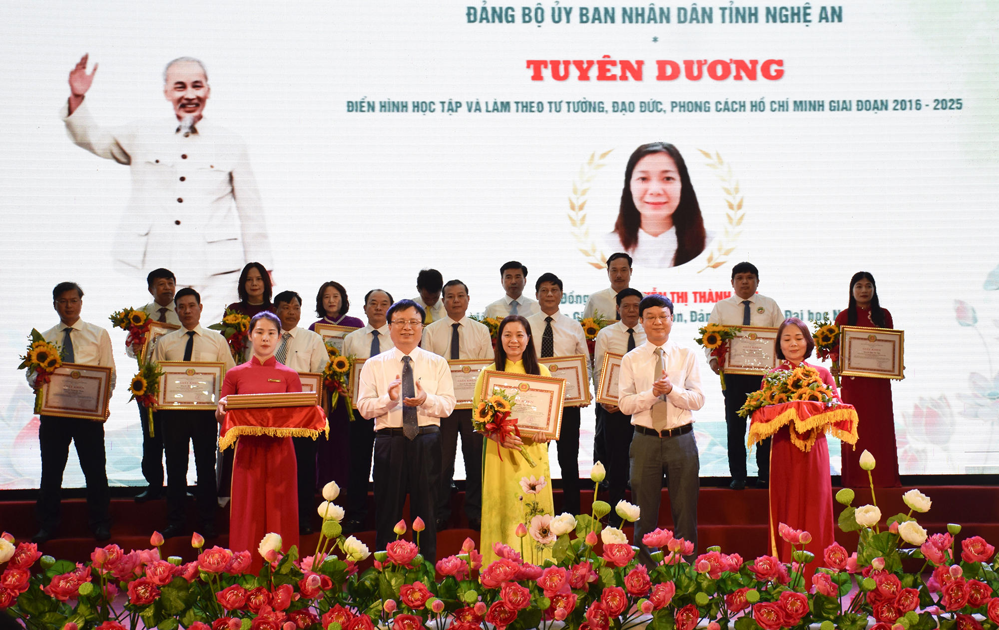 Nghệ An: Tổng kết 10 năm thực hiện Chỉ thị 05-CT/TW về học tập đạo đức, phong cách Hồ Chí Minh- Ảnh 5. Nghệ An: Tổng kết 10 năm thực hiện Chỉ thị 05-CT/TW về học tập đạo đức, phong cách Hồ Chí Minh- Ảnh 5.