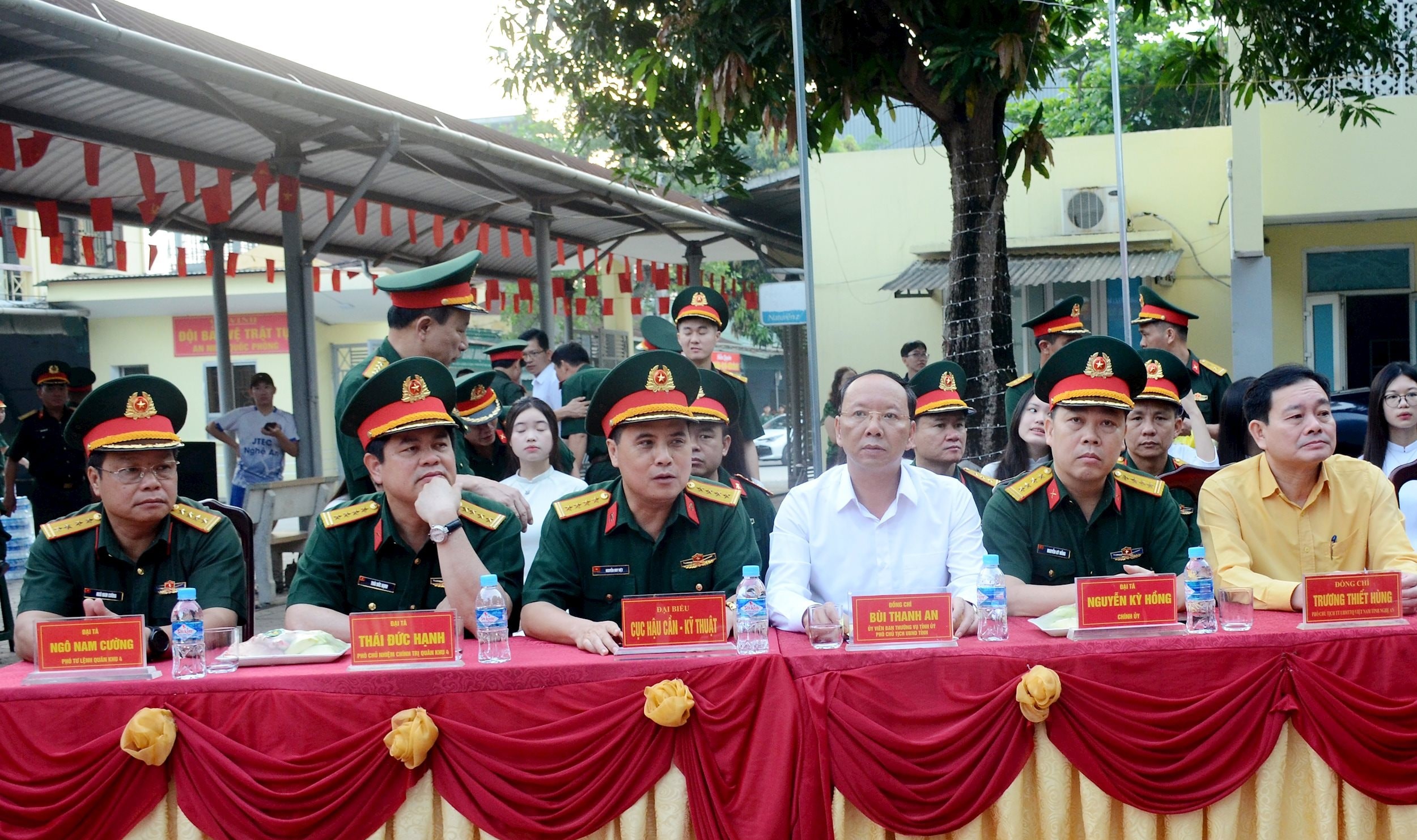 Nghệ An: Quân khu 4 đón các lực lượng hoàn thành nhiệm vụ diễu binh, diễu hành- Ảnh 2. Nghệ An: Quân khu 4 đón các lực lượng hoàn thành nhiệm vụ diễu binh, diễu hành- Ảnh 2.