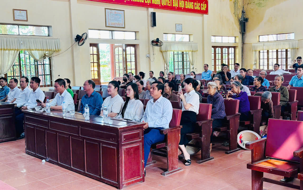 Thái Bình: Trao quà cho hộ nghèo trên địa bàn xã Tân Lập.- Ảnh 1. Thái Bình: Trao quà cho hộ nghèo trên địa bàn xã Tân Lập.- Ảnh 1.
