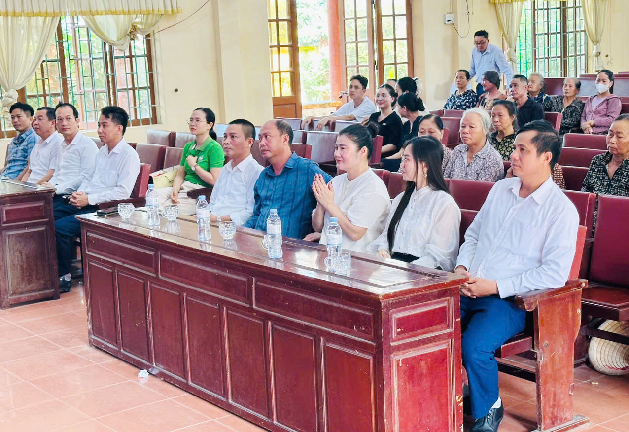 Thái Bình: Trao quà cho hộ nghèo trên địa bàn xã Tân Lập.- Ảnh 2. Thái Bình: Trao quà cho hộ nghèo trên địa bàn xã Tân Lập.- Ảnh 2.