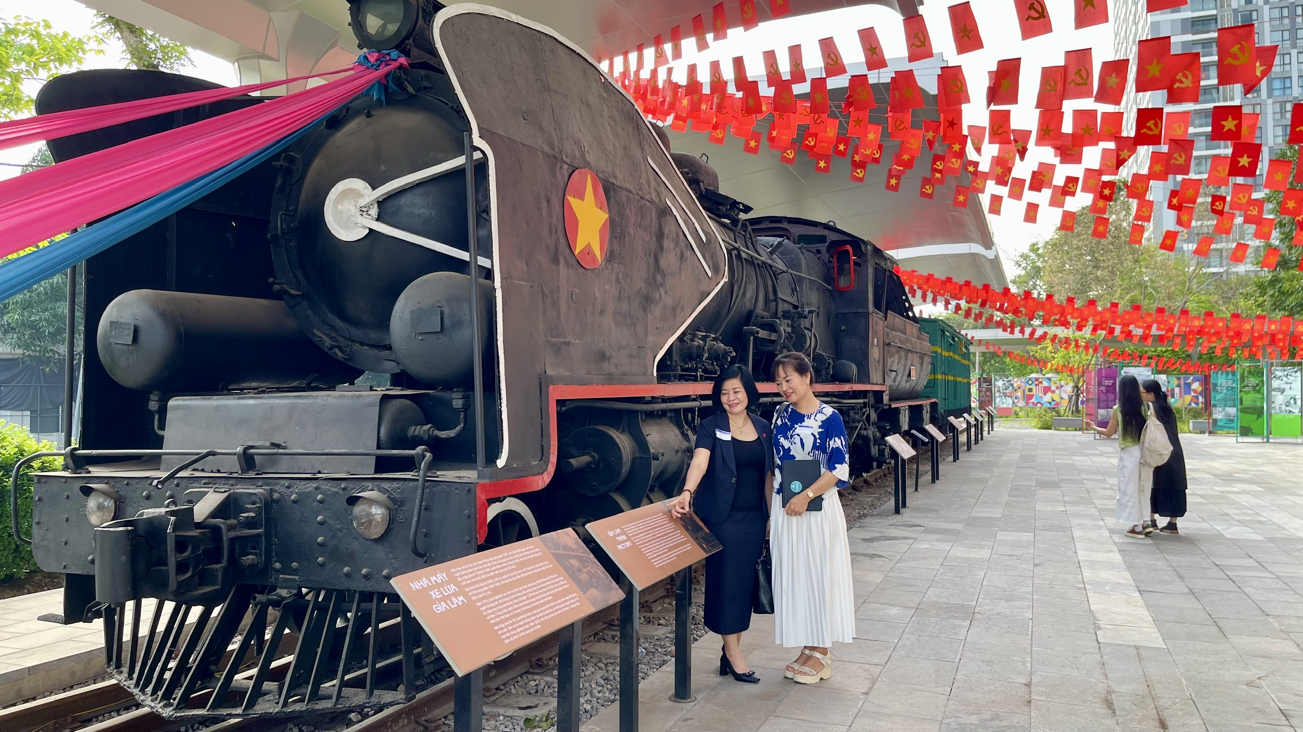 Mạng lưới không gian văn hóa sáng tạo Thủ đô: Nơi ươm mầm những ý tưởng mới- Ảnh 5. Mạng lưới không gian văn hóa sáng tạo Thủ đô: Nơi ươm mầm những ý tưởng mới- Ảnh 5.