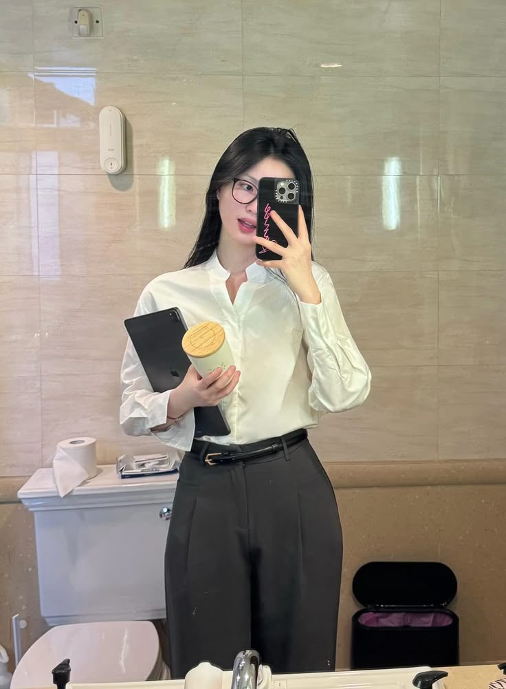 Có 1 kiểu áo quốc dân, dù diện đi làm hay đi chơi đều "tuyệt đối thanh lịch"!- Ảnh 17. Có 1 kiểu áo quốc dân, dù diện đi làm hay đi chơi đều "tuyệt đối thanh lịch"!- Ảnh 17.