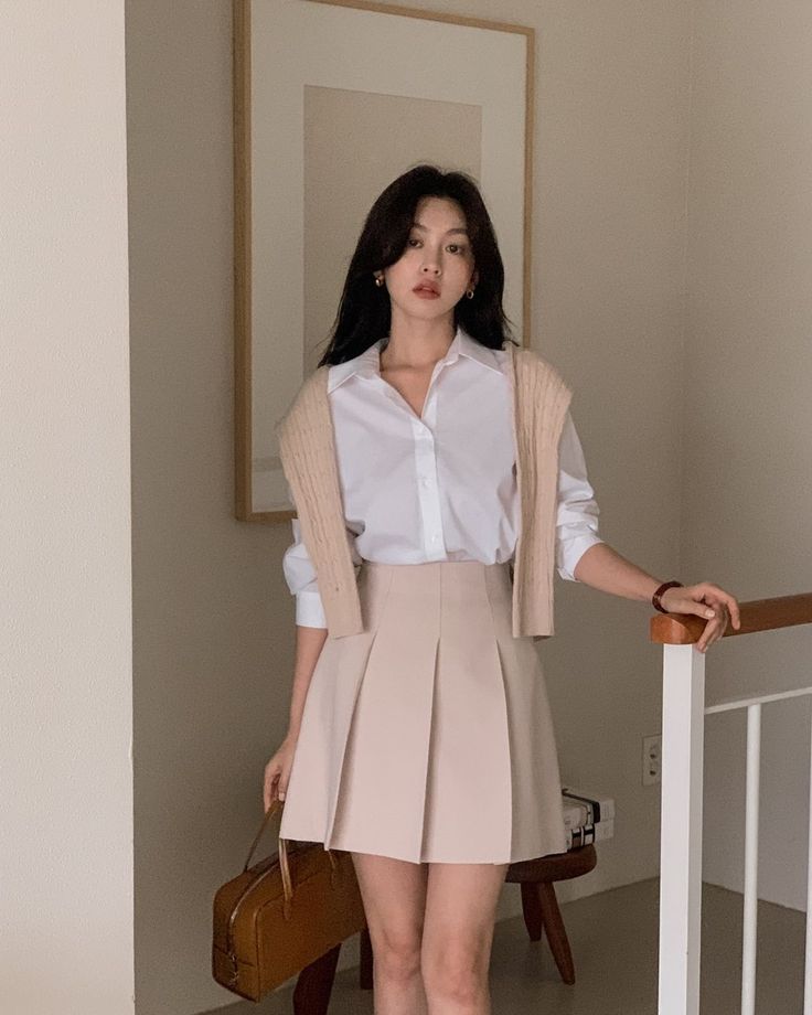 Có 1 kiểu áo quốc dân, dù diện đi làm hay đi chơi đều "tuyệt đối thanh lịch"!- Ảnh 25. Có 1 kiểu áo quốc dân, dù diện đi làm hay đi chơi đều "tuyệt đối thanh lịch"!- Ảnh 25.