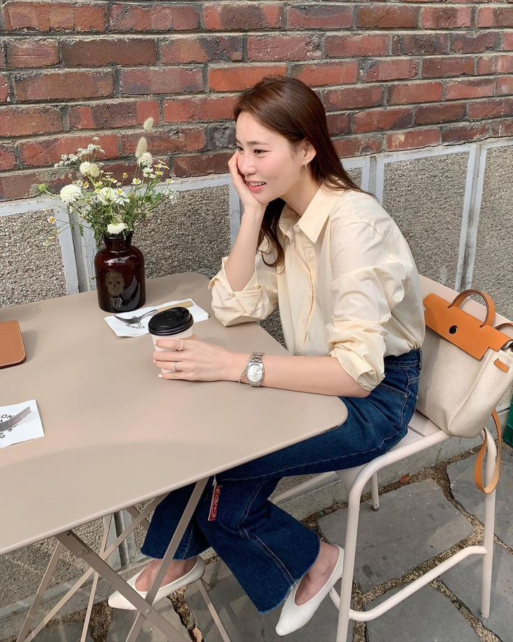Có 1 kiểu áo quốc dân, dù diện đi làm hay đi chơi đều "tuyệt đối thanh lịch"!- Ảnh 4. Có 1 kiểu áo quốc dân, dù diện đi làm hay đi chơi đều "tuyệt đối thanh lịch"!- Ảnh 4.