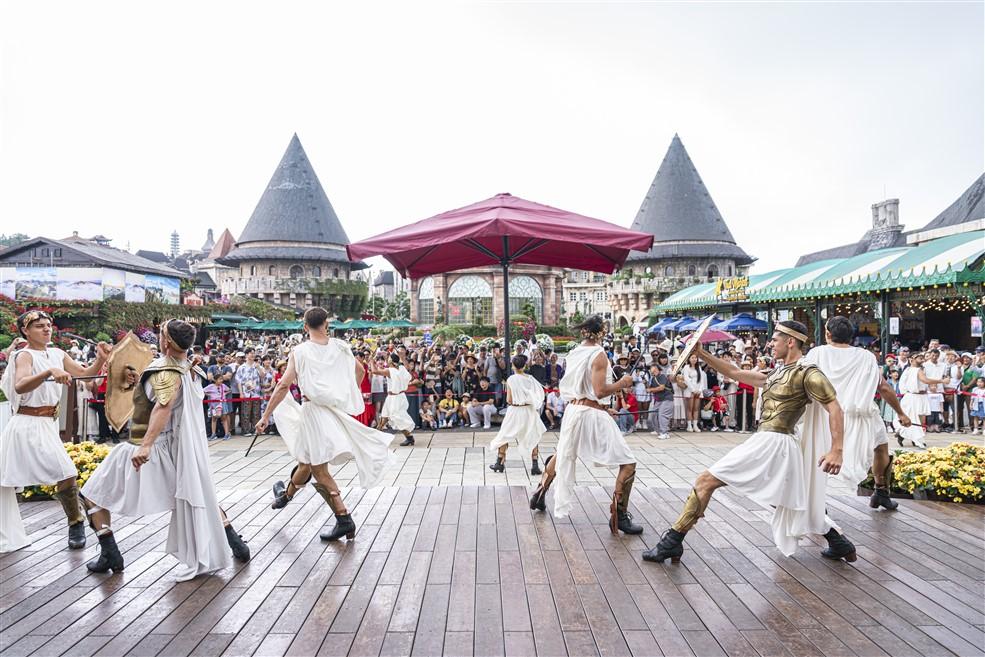 Show mới tại Bà Nà của đạo diễn, biên đạo Vịt Đen gây ấn tượng mạnh- Ảnh 9. C:\Users\haht02\Desktop\Show BN-rz\MAY00512.jpg
