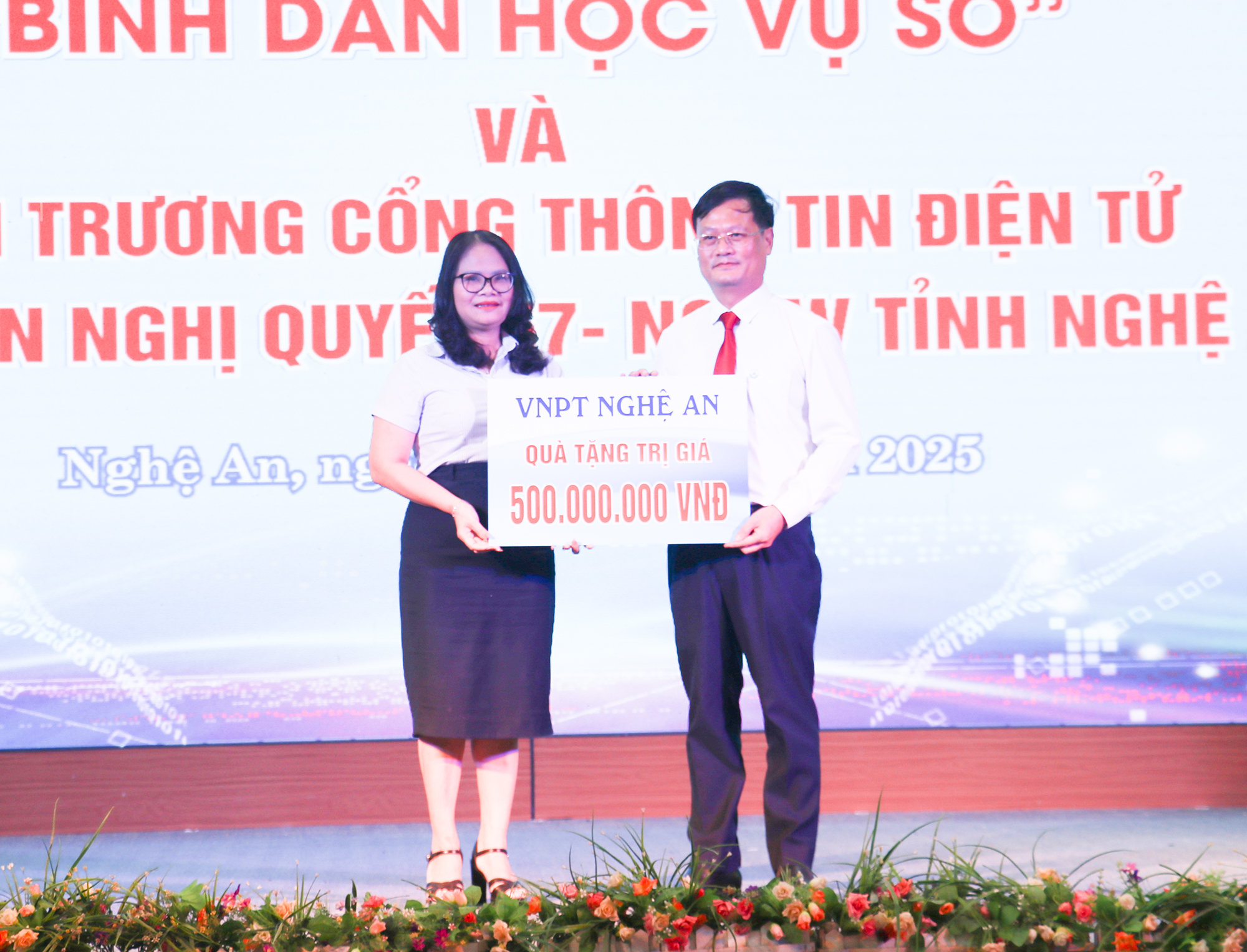 Nghệ An: Phát động phong trào 'Bình dân học vụ số' và khai trương Cổng Thông tin điện tử- Ảnh 6. Nghệ An: Phát động phong trào 'Bình dân học vụ số' và khai trương Cổng Thông tin điện tử- Ảnh 6.
