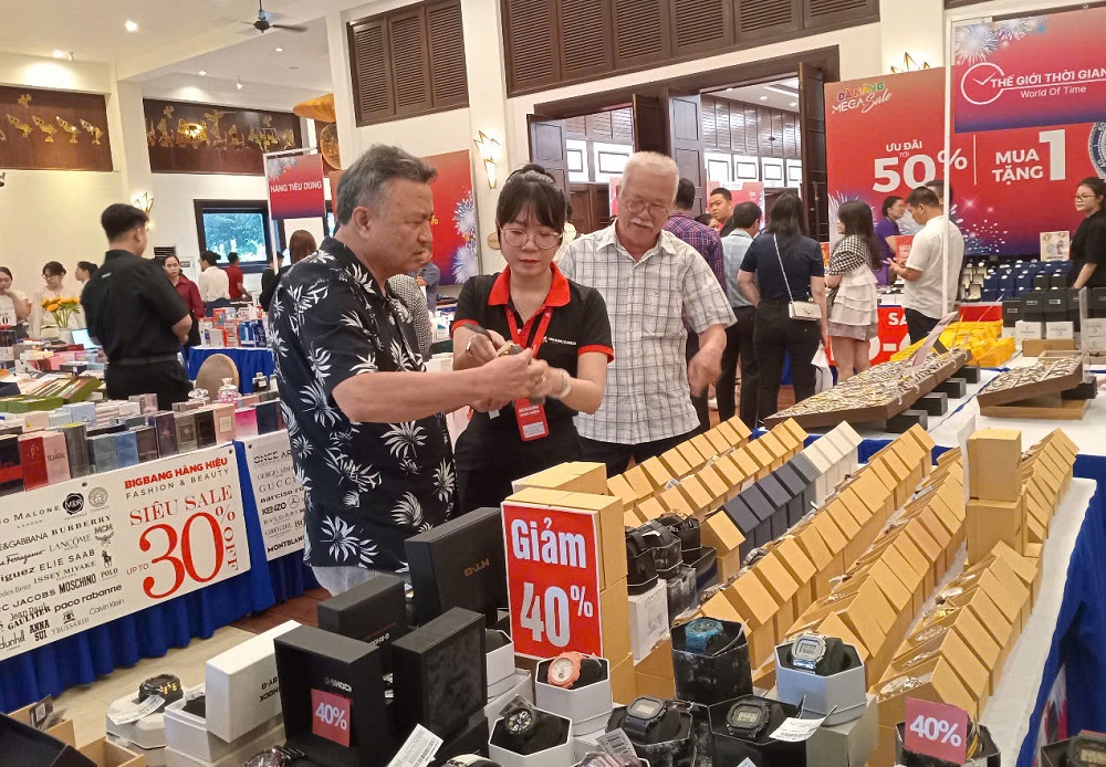 Khai mạc Ngày hội khuyến mại hàng hiệu - Mega Sale Đà Nẵng 2025- Ảnh 3. z6696896777518_2ee07eca98b62d1d68069fa461b1e31b
