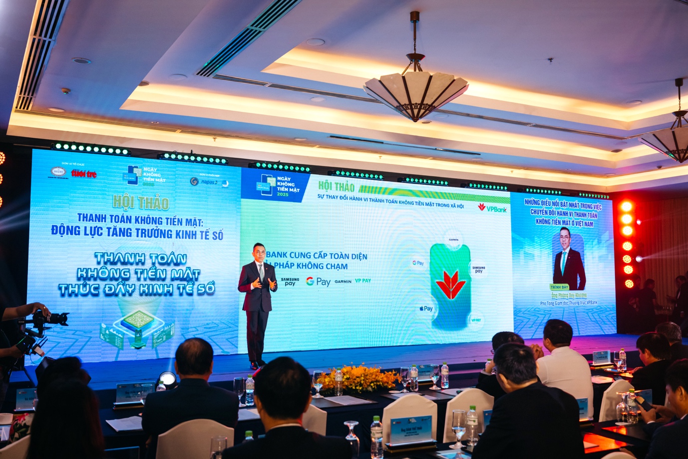 Ngày không tiền mặt 2025: Hàng nghìn khách check-in tại VPBank Cashless City- Ảnh 2. Ngày không tiền mặt 2025: Hàng nghìn khách check-in tại VPBank Cashless City- Ảnh 2.