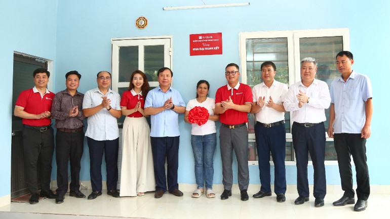 SeABank bàn giao 856 căn nhà đại đoàn kết cho tỉnh Hòa Bình- Ảnh 2. SeABank bàn giao 856 căn nhà đại đoàn kết cho tỉnh Hòa Bình- Ảnh 2.