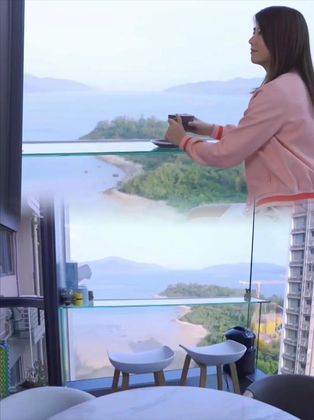 Cặp vợ chồng chi 30 tỷ mua nhà view biển, dân mạng gật gù: "Đừng dạy người giàu cách tiêu tiền"- Ảnh 1. Cặp vợ chồng chi 30 tỷ mua nhà view biển, dân mạng gật gù: "Đừng dạy người giàu cách tiêu tiền"- Ảnh 1.