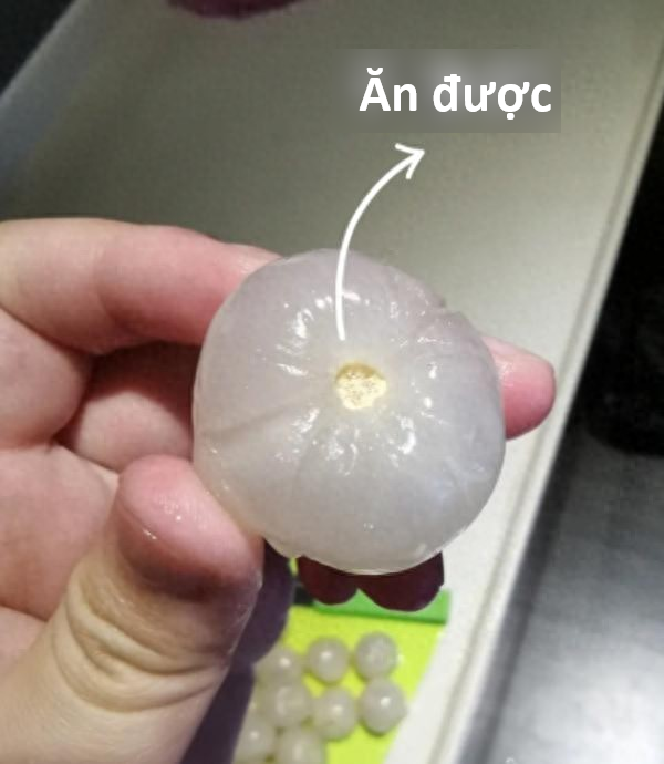 Bóc vỏ quả vải, phần đen trên cuống là gì? Nhiều người nghĩ là "phân sâu", chuyên gia trả lời- Ảnh 3. Bóc vỏ quả vải, phần đen trên cuống là gì? Nhiều người nghĩ là "phân sâu", chuyên gia trả lời- Ảnh 3.