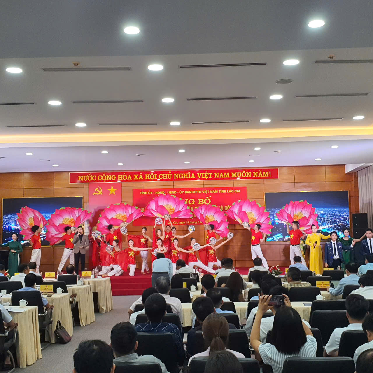 Lào Cai: Hoàn thành mục tiêu xóa nhà tạm, nhà dột nát- Ảnh 2. Lào Cai: Hoàn thành mục tiêu xóa nhà tạm, nhà dột nát- Ảnh 2.