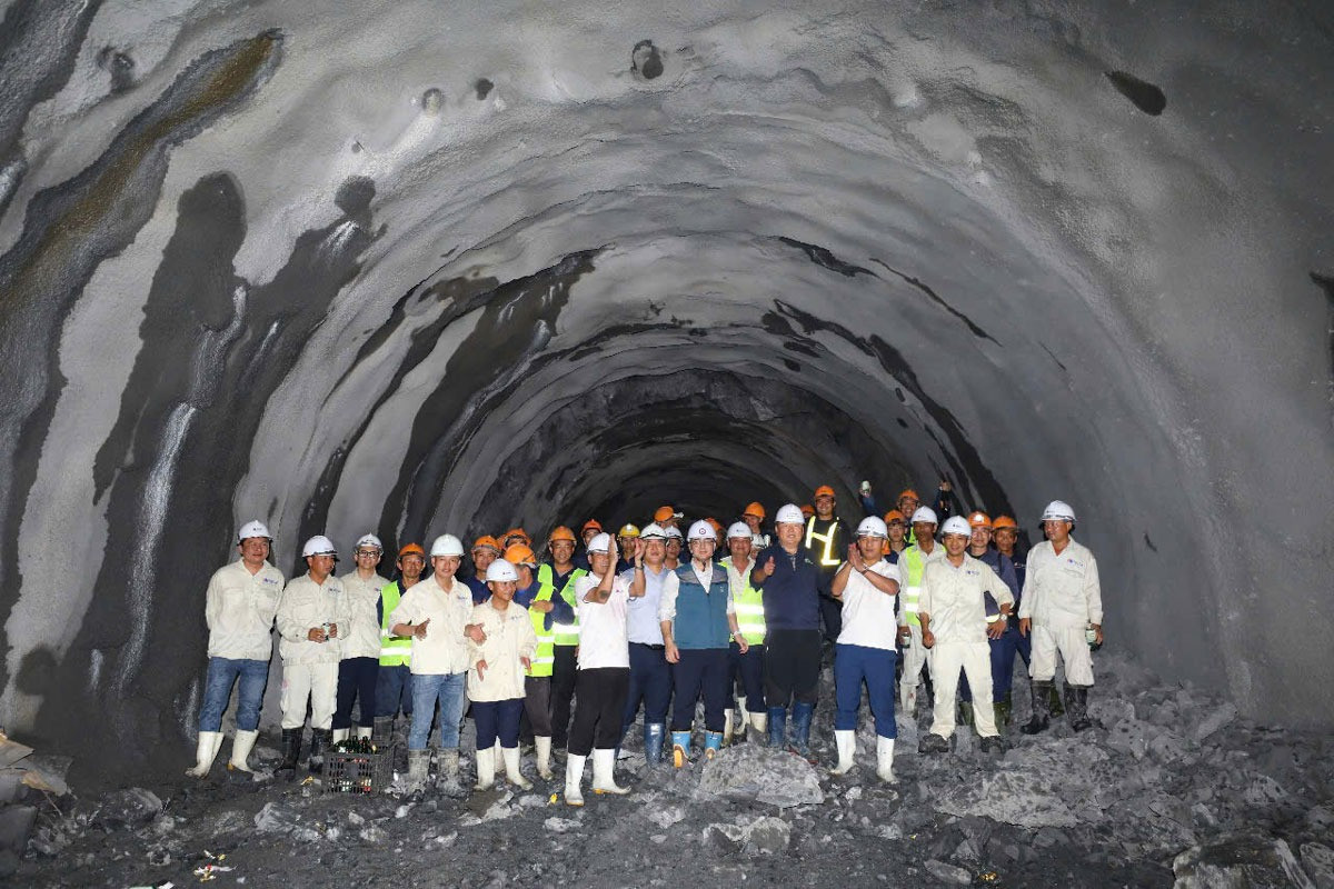 Hầm đường sắt 'made by Vietnam' đầu tiên sau 100 năm: Xóa sổ 'tọa độ tử thần' trên cung đường Bắc - Nam- Ảnh 2. Hầm đường sắt 'made by Vietnam' đầu tiên sau 100 năm: Xóa sổ 'tọa độ tử thần' trên cung đường Bắc - Nam- Ảnh 2.