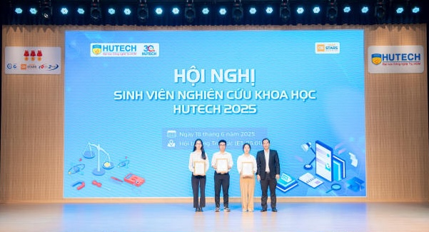 Sinh viên HUTECH đề xuất nhiều giải pháp chuyển đổi xanh cho logistics- Ảnh 2. Sinh viên HUTECH đề xuất nhiều giải pháp chuyển đổi xanh cho logistics- Ảnh 2.