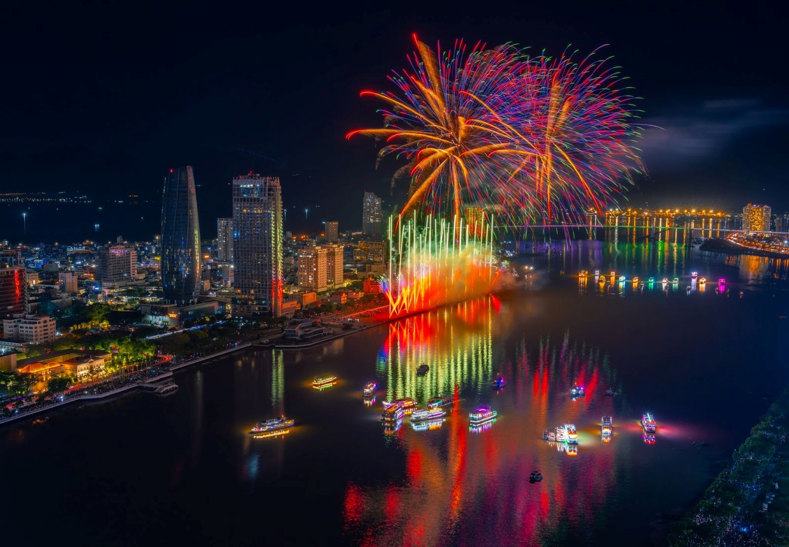 Nằm lòng địa điểm vui chơi Đà Nẵng mùa DIFF 2025- Ảnh 1. Nằm lòng địa điểm vui chơi Đà Nẵng mùa DIFF 2025- Ảnh 1.
