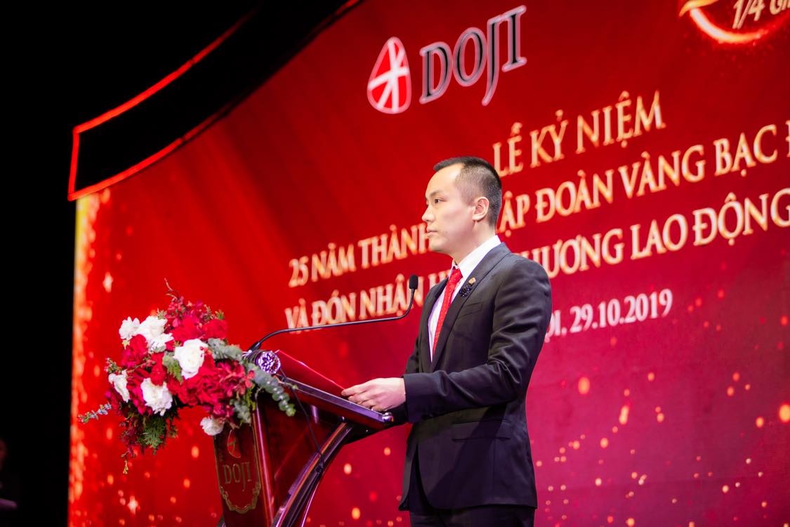 Chân dung người kế nghiệp sáng giá của Tập đoàn DOJI: Tuổi đời chưa đến 40, là chuyên gia đá quý quốc tế đầu tiên tại Việt Nam- Ảnh 1.