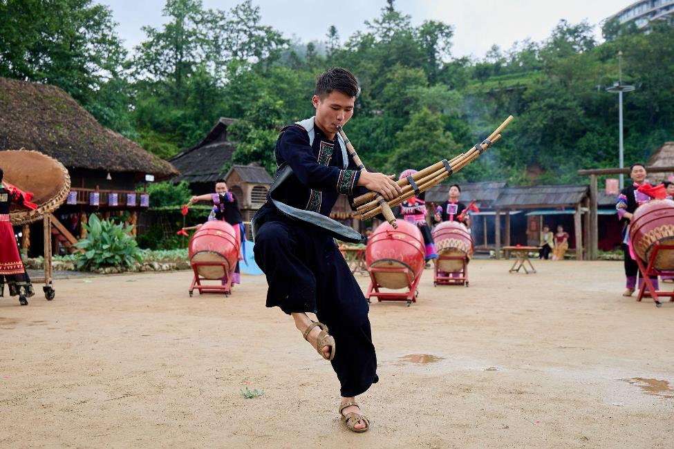 Fansipan ra mắt show ‘Đỉnh thiêng du ký’ tại 3 địa điểm, 3 độ cao của nóc nhà Đông Dương- Ảnh 4. Fansipan ra mắt show ‘Đỉnh thiêng du ký’ tại 3 địa điểm, 3 độ cao của nóc nhà Đông Dương- Ảnh 4.