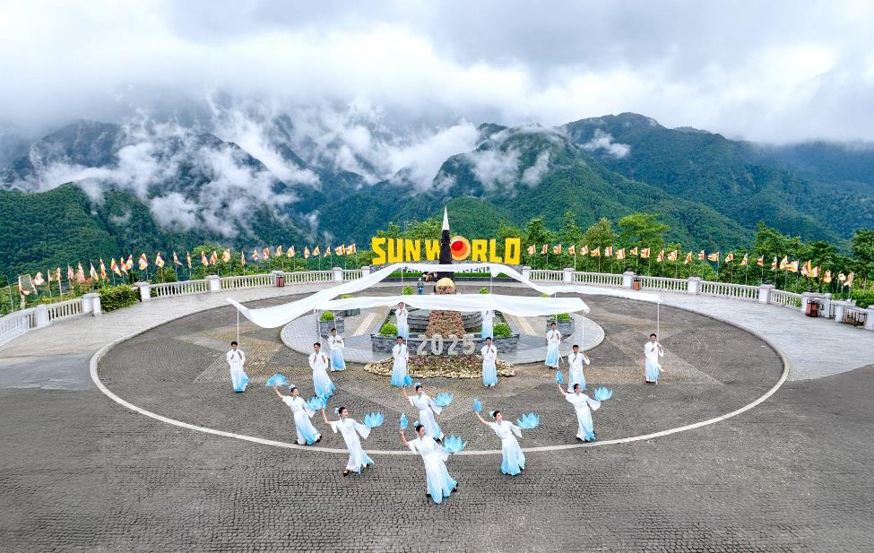Fansipan ra mắt show ‘Đỉnh thiêng du ký’ tại 3 địa điểm, 3 độ cao của nóc nhà Đông Dương- Ảnh 5. Fansipan ra mắt show ‘Đỉnh thiêng du ký’ tại 3 địa điểm, 3 độ cao của nóc nhà Đông Dương- Ảnh 5.
