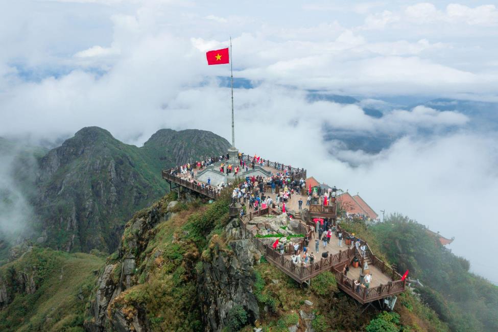 Fansipan ra mắt show ‘Đỉnh thiêng du ký’ tại 3 địa điểm, 3 độ cao của nóc nhà Đông Dương- Ảnh 7. Fansipan ra mắt show ‘Đỉnh thiêng du ký’ tại 3 địa điểm, 3 độ cao của nóc nhà Đông Dương- Ảnh 7.