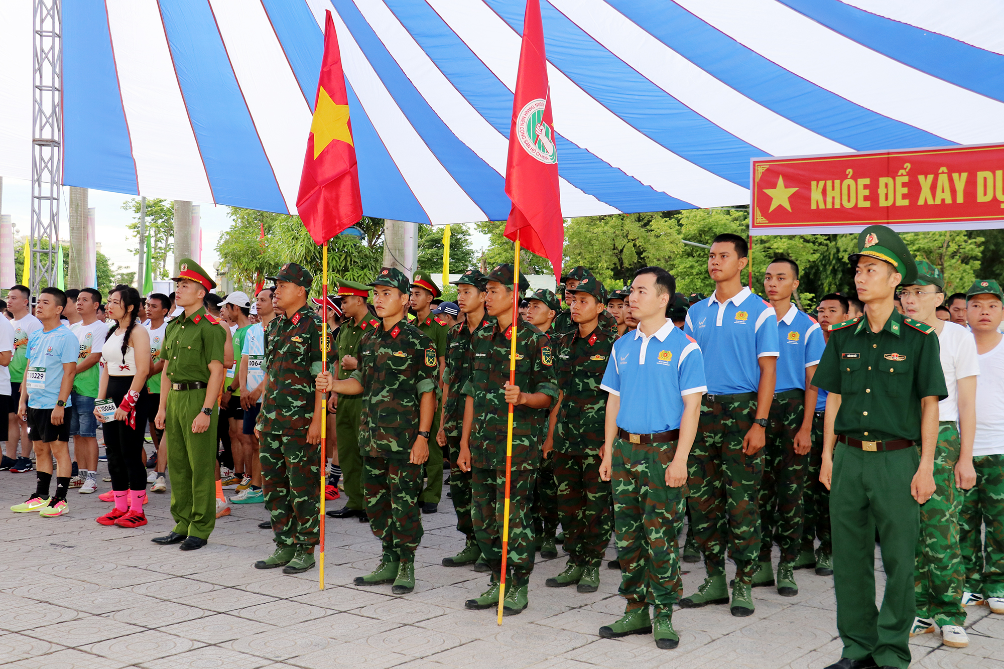 Nghệ An: Khai mạc Giải chạy 'Chung một quyết tâm - Vì cộng đồng không ma túy'- Ảnh 3. Nghệ An: Khai mạc Giải chạy 'Chung một quyết tâm - Vì cộng đồng không ma túy'- Ảnh 3.