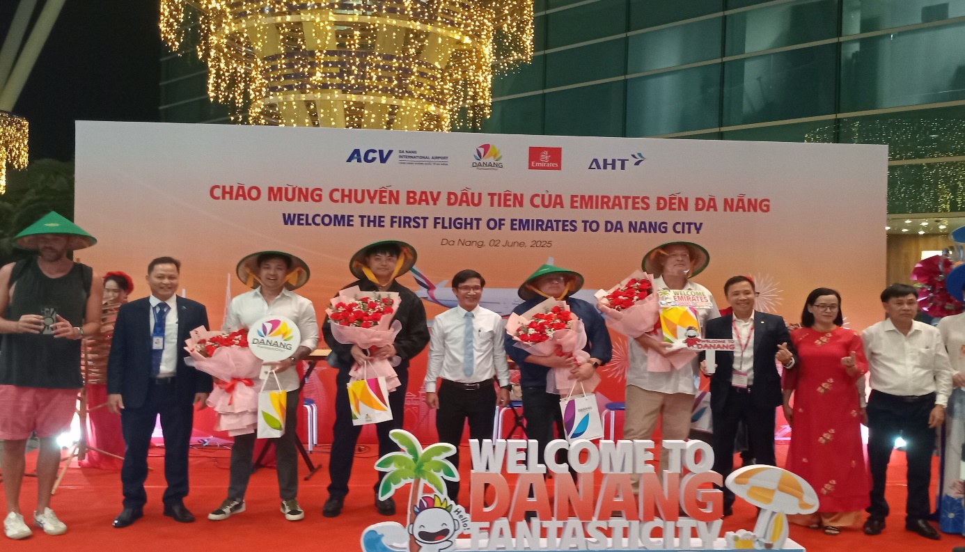Hãng hàng không Emirates khai trương đường bay mới đến Đà Nẵng- Ảnh 1. Hãng hàng không Emirates khai trương đường bay mới đến Đà Nẵng- Ảnh 1.