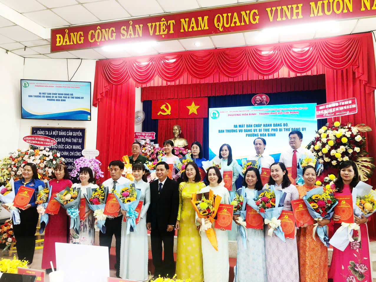 Lễ công bố quyết định của Ban chấp hành Đảng bộ TP. HCM về việc thành lập Đảng bộ phường Hòa Bình- Ảnh 5. Lễ công bố quyết định của Ban chấp hành Đảng bộ TP. HCM về việc thành lập Đảng bộ phường Hòa Bình- Ảnh 5.