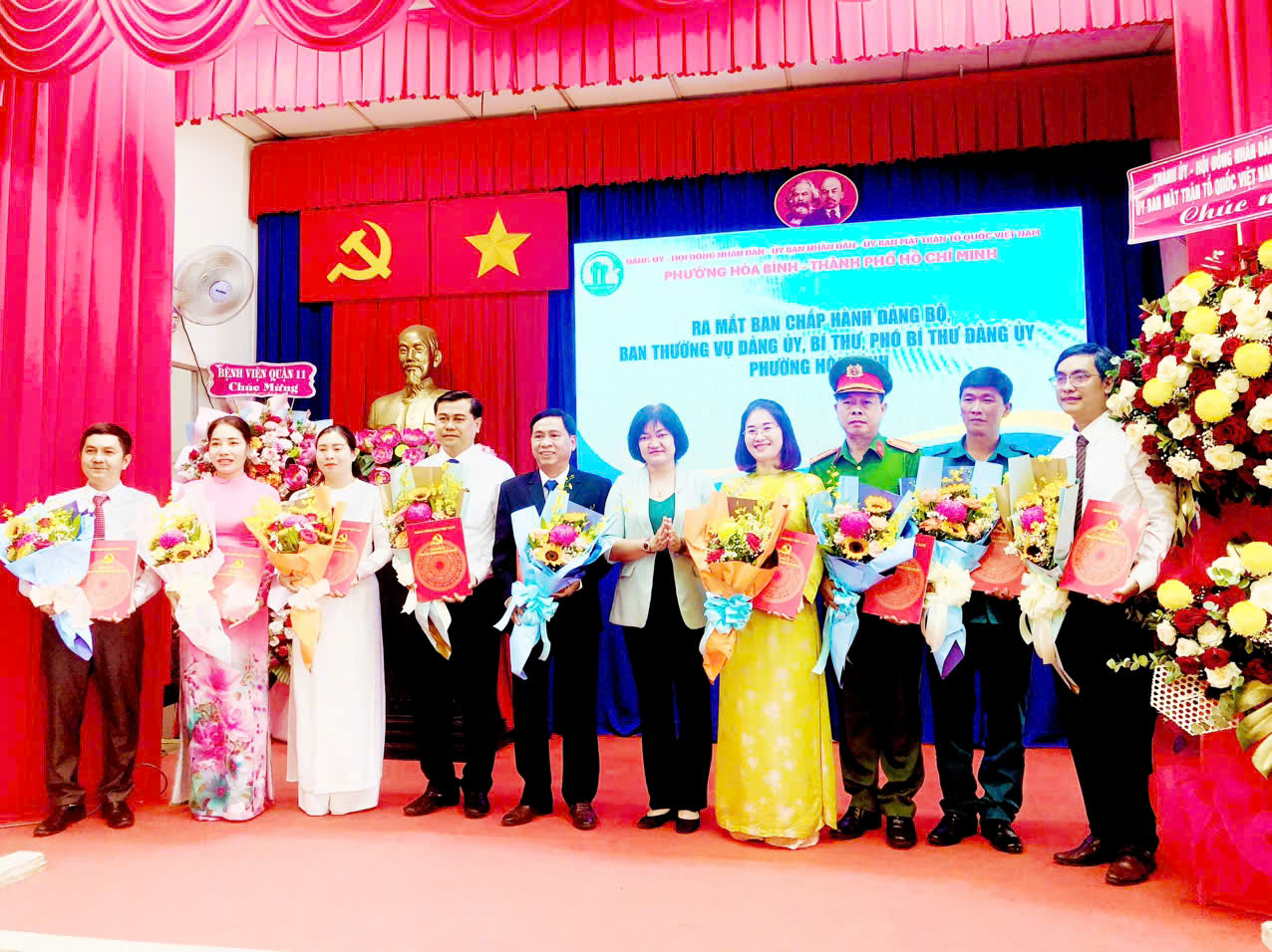 Lễ công bố quyết định của Ban chấp hành Đảng bộ TP. HCM về việc thành lập Đảng bộ phường Hòa Bình- Ảnh 4. Lễ công bố quyết định của Ban chấp hành Đảng bộ TP. HCM về việc thành lập Đảng bộ phường Hòa Bình- Ảnh 4.