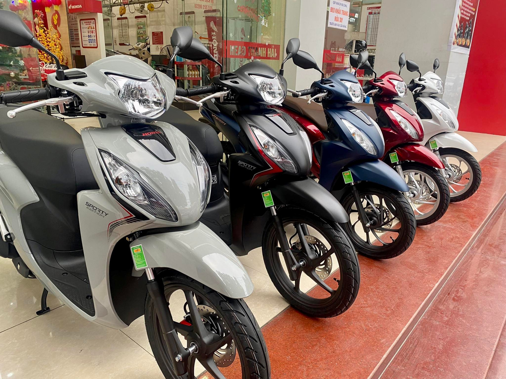 30 năm ở Việt Nam, Honda sản xuất được số xe máy đủ chia mỗi nhà gần 1,5 chiếc- Ảnh 2. 30 năm ở Việt Nam, Honda sản xuất được số xe máy đủ chia mỗi nhà gần 1,5 chiếc- Ảnh 2.