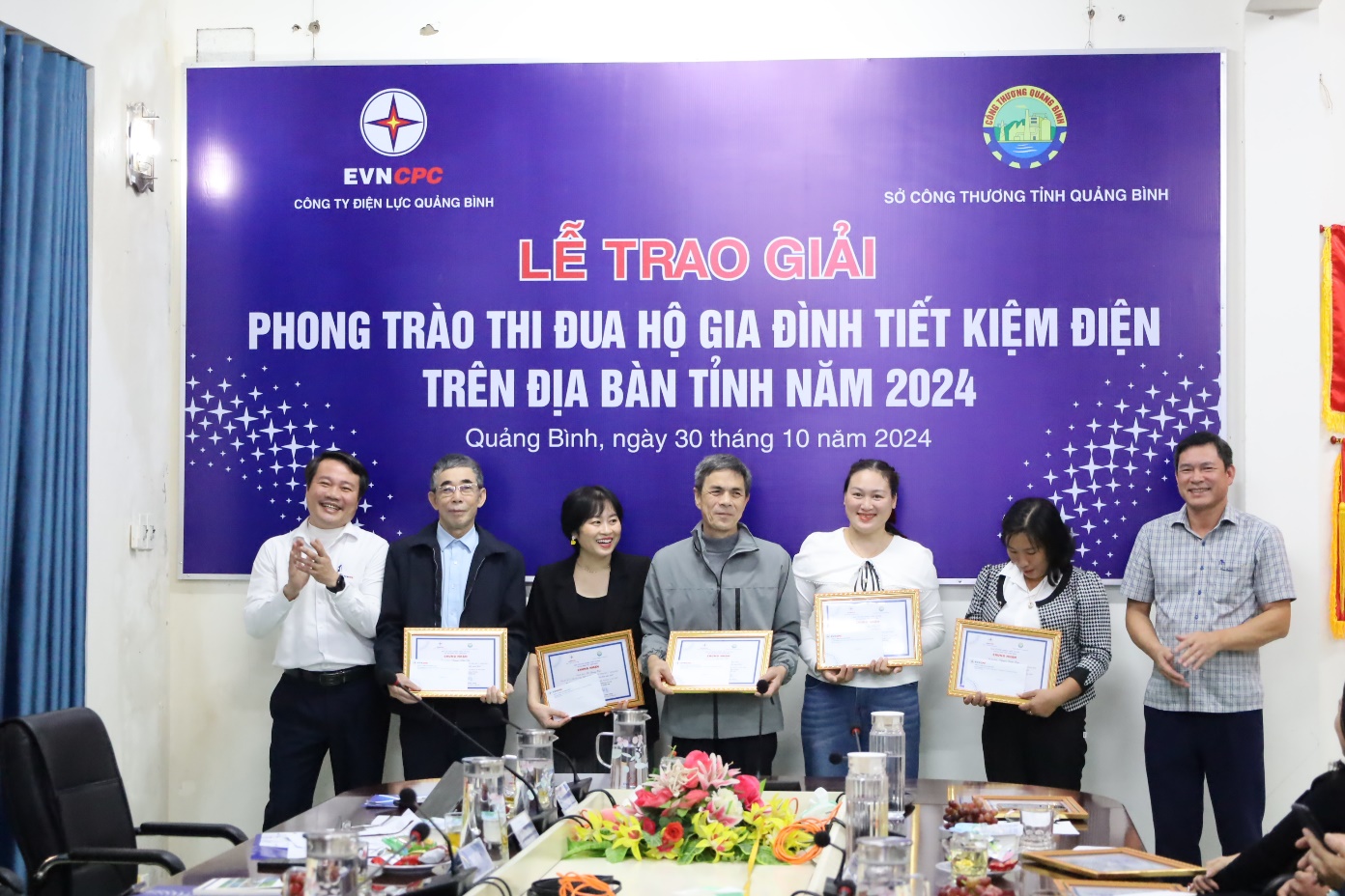 EVNCPC chủ động, sáng tạo trong sử dụng năng lượng tiết kiệm và hiệu quả- Ảnh 2. Chương trình Hộ gia đình tiết kiệm điện thu hút hơn 500