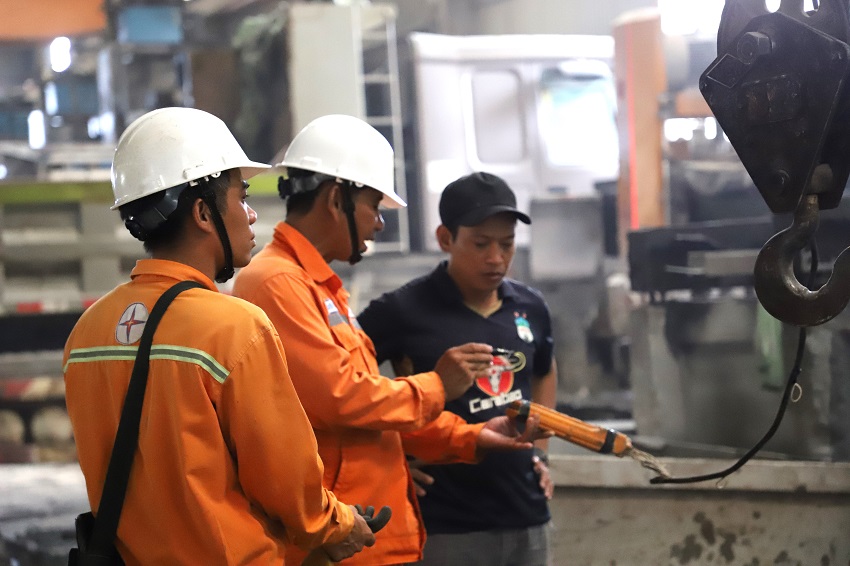 EVNCPC chủ động, sáng tạo trong sử dụng năng lượng tiết kiệm và hiệu quả- Ảnh 3. Tích cực tuyên truyền các doanh nghiệp, khách hàng lớn tham gia thực hiện chương trình điều chỉnh phụ tải điện (DR)