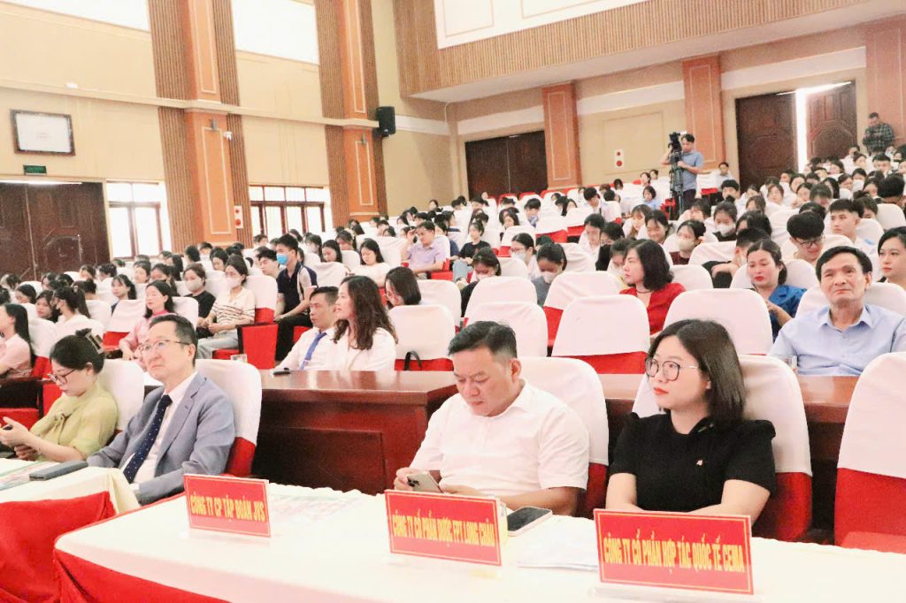 Trường Cao đẳng Y tế Phú Thọ: Đồng hành cùng sinh viên tại Ngày hội tư vấn việc làm 2025- Ảnh 5. Trường Cao đẳng Y tế Phú Thọ: Đồng hành cùng sinh viên tại Ngày hội tư vấn việc làm 2025- Ảnh 5.