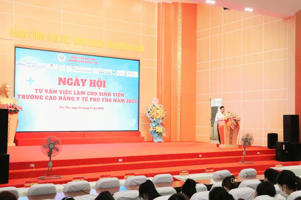 Trường Cao đẳng Y tế Phú Thọ: Đồng hành cùng sinh viên tại Ngày hội tư vấn việc làm 2025- Ảnh 8. Trường Cao đẳng Y tế Phú Thọ: Đồng hành cùng sinh viên tại Ngày hội tư vấn việc làm 2025- Ảnh 8.