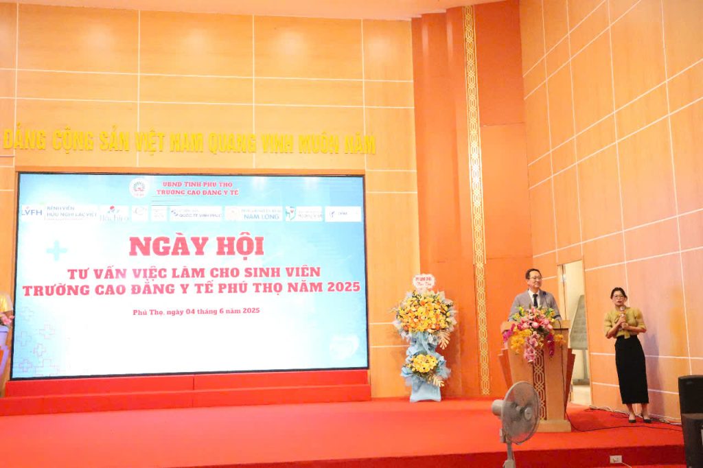 Trường Cao đẳng Y tế Phú Thọ: Đồng hành cùng sinh viên tại Ngày hội tư vấn việc làm 2025- Ảnh 11. Trường Cao đẳng Y tế Phú Thọ: Đồng hành cùng sinh viên tại Ngày hội tư vấn việc làm 2025- Ảnh 11.