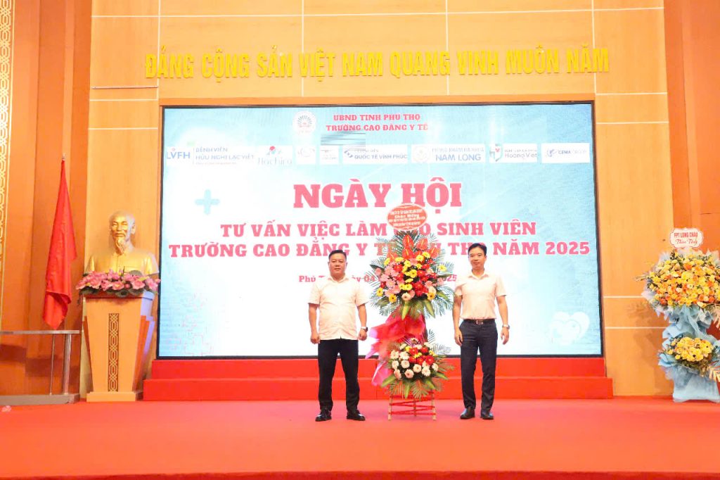 Trường Cao đẳng Y tế Phú Thọ: Đồng hành cùng sinh viên tại Ngày hội tư vấn việc làm 2025- Ảnh 16. Trường Cao đẳng Y tế Phú Thọ: Đồng hành cùng sinh viên tại Ngày hội tư vấn việc làm 2025- Ảnh 16.
