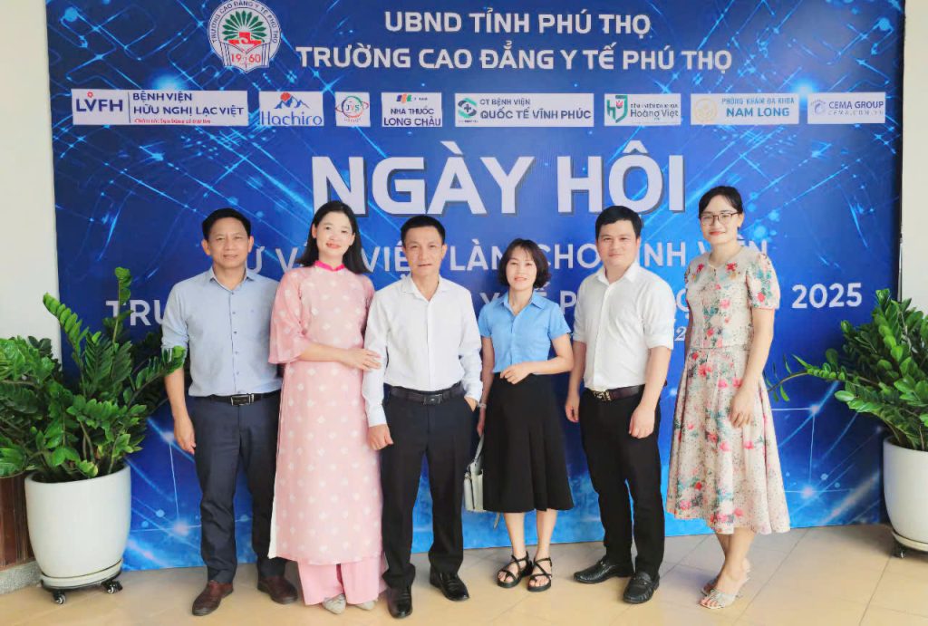 Trường Cao đẳng Y tế Phú Thọ: Đồng hành cùng sinh viên tại Ngày hội tư vấn việc làm 2025- Ảnh 19. Trường Cao đẳng Y tế Phú Thọ: Đồng hành cùng sinh viên tại Ngày hội tư vấn việc làm 2025- Ảnh 19.