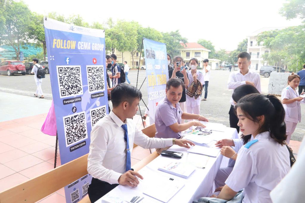 Trường Cao đẳng Y tế Phú Thọ: Đồng hành cùng sinh viên tại Ngày hội tư vấn việc làm 2025- Ảnh 21. Trường Cao đẳng Y tế Phú Thọ: Đồng hành cùng sinh viên tại Ngày hội tư vấn việc làm 2025- Ảnh 21.