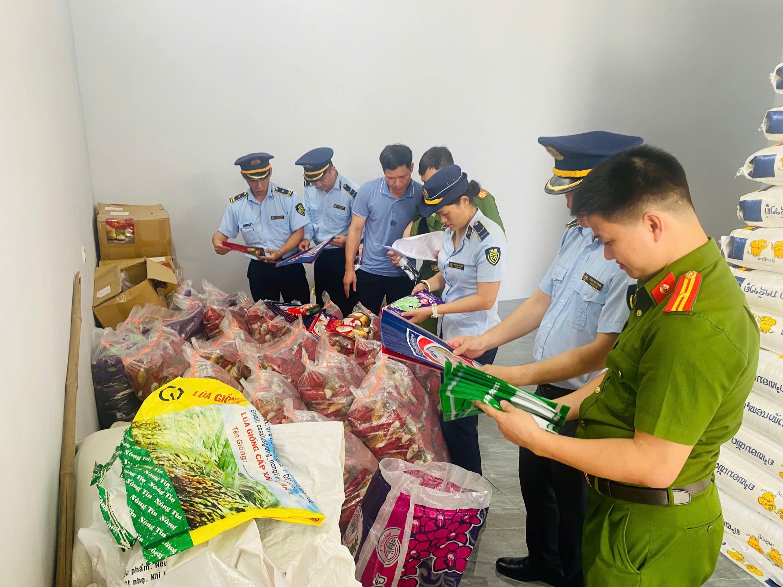 Nghệ An: Phát hiện thủ đoạn tinh vi giả mạo bao bì gạo ngoại nhập - DNTT  online