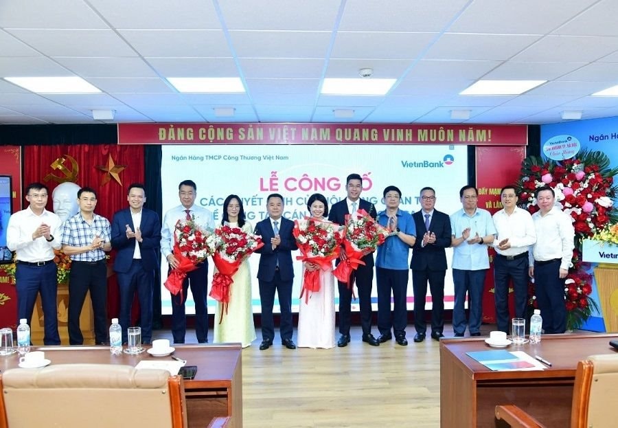 VietinBank bổ nhiệm 4 Phó Tổng Giám đốc- Ảnh 1. VietinBank bổ nhiệm 4 Phó Tổng Giám đốc- Ảnh 1.