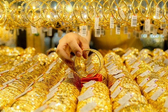Chị L. mua vàng lãi 2,5 triệu thì mất trắng 300 triệu đồng: Cảnh báo chiêu cực quen nhiều người dễ mắc- Ảnh 2. Chị L. mua vàng lãi 2,5 triệu thì mất trắng 300 triệu đồng: Cảnh báo chiêu cực quen nhiều người dễ mắc- Ảnh 2.